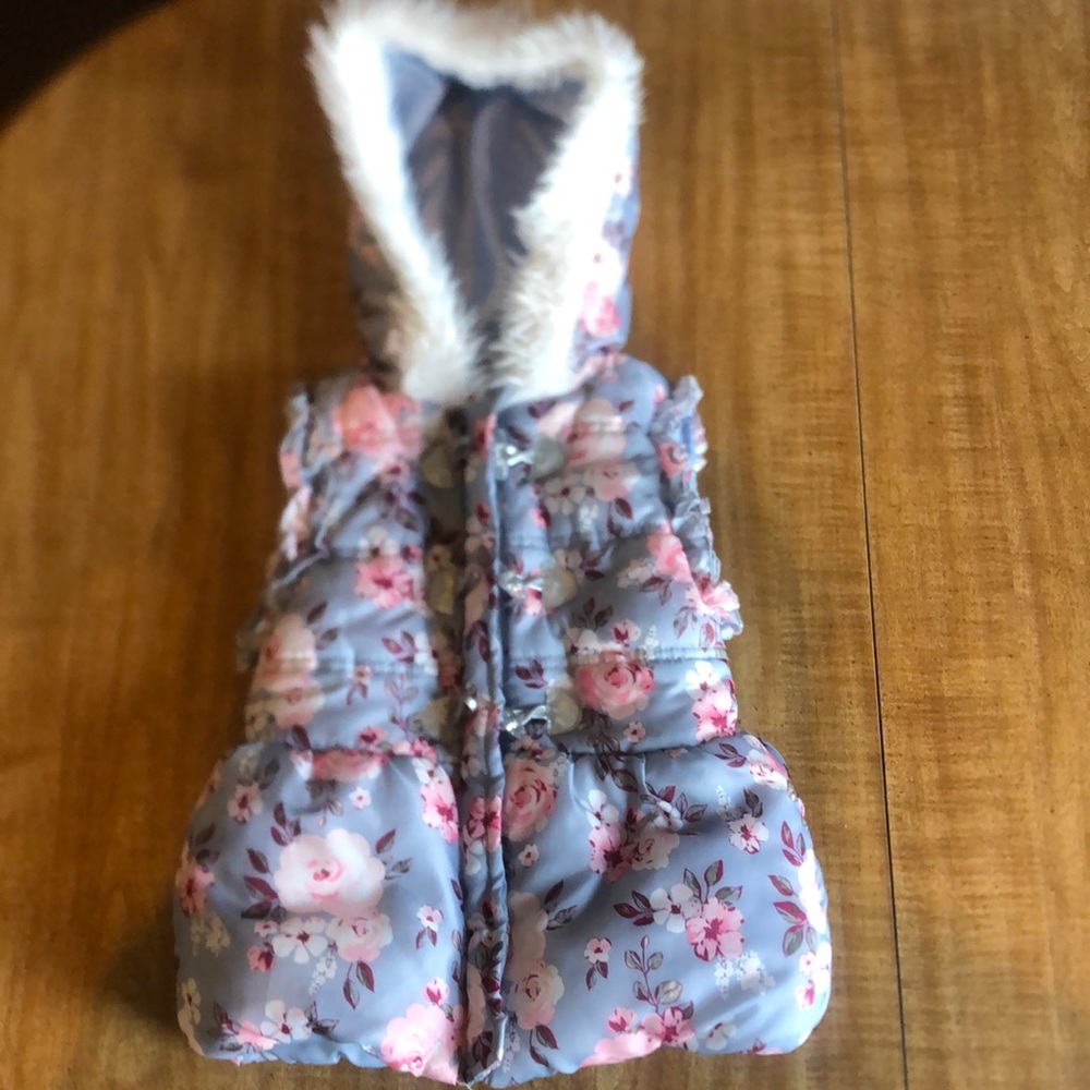 Girls size 6 floral puffer vest
